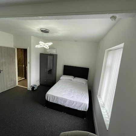 Pc Homes Room C Hyde Exterior foto